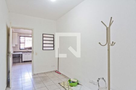 Quarto 2 de casa para alugar com 2 quartos, 80m² em Vila Cavaton, São Paulo