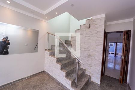 Escada para os Quartos de casa para alugar com 3 quartos, 225m² em Cidade Patriarca, São Paulo