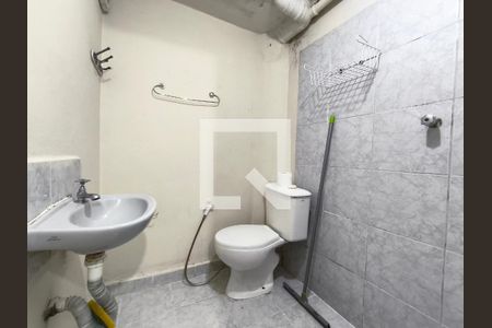 Banheiro de kitnet/studio para alugar com 1 quarto, 28m² em Vila Clementino, São Paulo