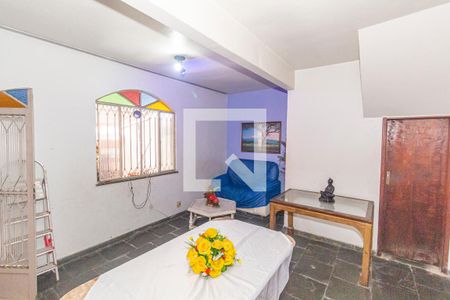 Sala de casa para alugar com 2 quartos, 400m² em Bento Ribeiro, Rio de Janeiro