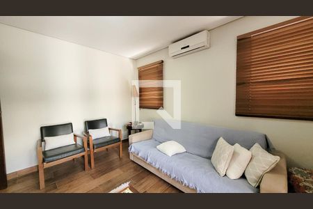 Sala de TV de casa de condomínio à venda com 5 quartos, 360m² em Vila Madalena, Campinas