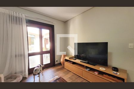 Sala de TV de casa de condomínio à venda com 5 quartos, 360m² em Vila Madalena, Campinas