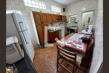 Casa à venda com 4 quartos, 240m² em Parque Peruche, São Paulo