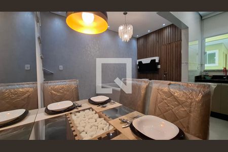 Sala de casa de condomínio à venda com 2 quartos, 120m² em Vila Príncipe de Gales, Santo André