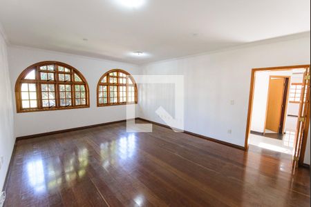 Sala de casa de condomínio para alugar com 4 quartos, 380m² em Esplanada Independência, Taubaté