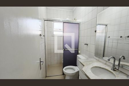 Banheiro de apartamento à venda com 2 quartos, 64m² em Parque Residencial Eloy Chaves, Jundiaí
