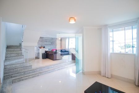 Sala de Estar de casa à venda com 4 quartos, 343m² em Cabral, Contagem