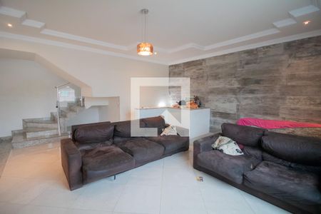 Sala de TV de casa à venda com 4 quartos, 343m² em Cabral, Contagem