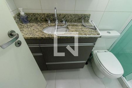 Banheiro Social de kitnet/studio para alugar com 1 quarto, 33m² em Batel, Curitiba