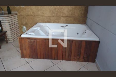 Casa à venda com 3 quartos, 120m² em Vila Vitorio Mazzei, São Paulo