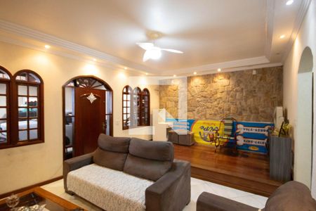 Sala de casa à venda com 6 quartos, 147m² em Vila Nilo, São Paulo