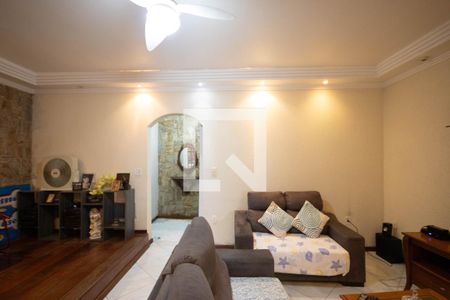 Sala de casa à venda com 6 quartos, 147m² em Vila Nilo, São Paulo
