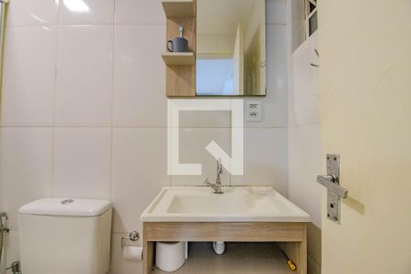 Banheiro de apartamento à venda com 1 quarto, 37m² em Jardim Sabará, Porto Alegre