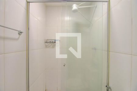 Banheiro de apartamento à venda com 1 quarto, 37m² em Jardim Sabará, Porto Alegre