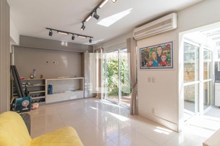 Sala de casa de condomínio à venda com 3 quartos, 177m² em Teresópolis, Porto Alegre