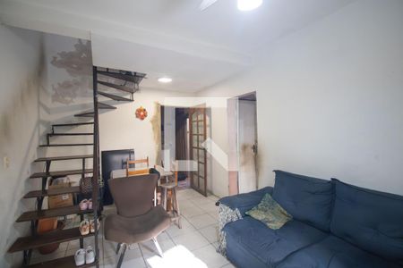 Sala de casa de condomínio para alugar com 2 quartos, 65m² em Galo Branco, São Gonçalo