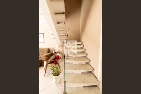 Escada de casa à venda com 3 quartos, 196m² em Mansões Santo Antônio, Campinas