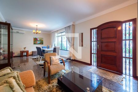 Sala de casa para alugar com 5 quartos, 500m² em Embaré, Santos