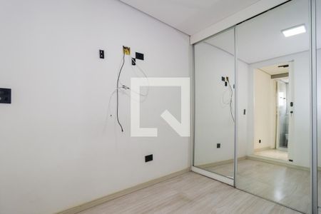 Quarto de casa para alugar com 1 quarto, 50m² em Jardim Freitas Junior, Taboão da Serra