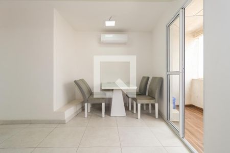 Sala de casa para alugar com 1 quarto, 50m² em Jardim Freitas Junior, Taboão da Serra