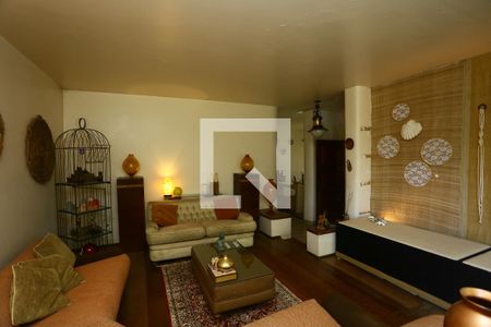 Sala de casa à venda com 3 quartos, 396m² em Vila Inah, São Paulo