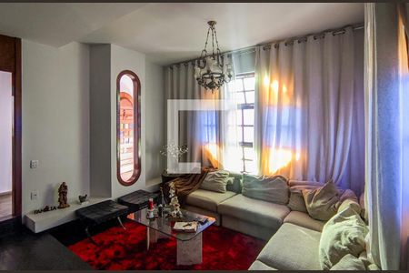 Sala de Cinema de casa à venda com 5 quartos, 500m² em São Lucas, Belo Horizonte