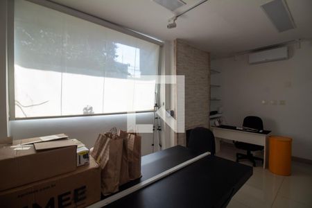 Sala de casa para alugar com 5 quartos, 253m² em Jardim das Acácias, São Paulo