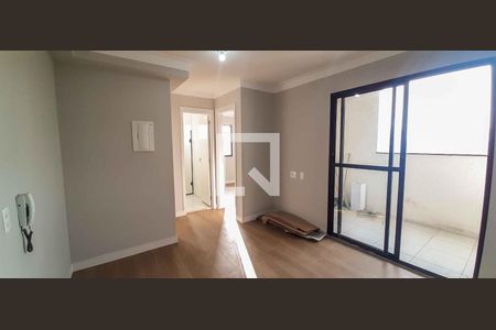 Sala de apartamento para alugar com 2 quartos, 41m² em Metalúrgicos, Osasco