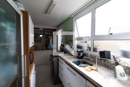 Cozinha de casa de condomínio à venda com 3 quartos, 175m² em Espírito Santo, Porto Alegre
