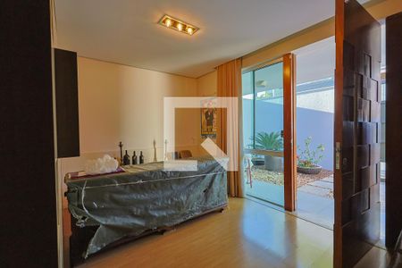 Escritório de casa à venda com 4 quartos, 292m² em Cidade Nova, Belo Horizonte