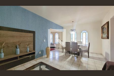 Sala de casa à venda com 3 quartos, 273m² em Parque das Universidades, Campinas