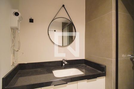 Banheiro de kitnet/studio à venda com 1 quarto, 25m² em Boa Vista, Porto Alegre