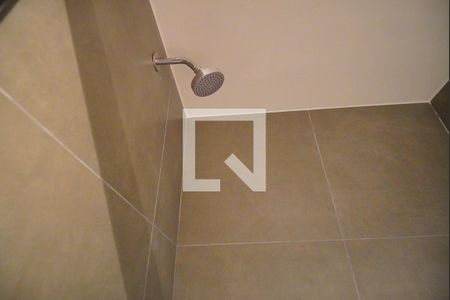 Banheiro de kitnet/studio à venda com 1 quarto, 25m² em Boa Vista, Porto Alegre