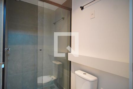 Banheiro de kitnet/studio à venda com 1 quarto, 25m² em Boa Vista, Porto Alegre