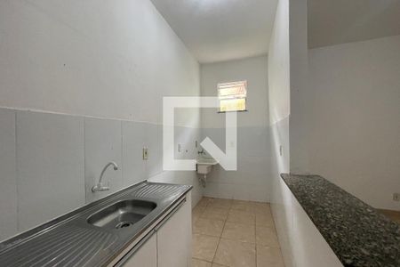 Cozinha de casa para alugar com 1 quarto, 31m² em Vila Paula, Duque de Caxias