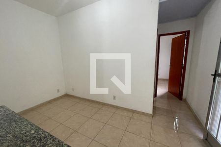 Sala de casa para alugar com 1 quarto, 31m² em Vila Paula, Duque de Caxias