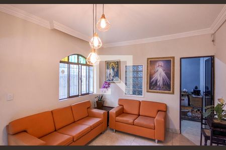 Sala de casa à venda com 6 quartos, 520m² em Santa Tereza, Belo Horizonte