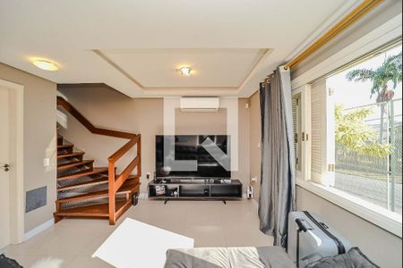 Sala de casa para alugar com 3 quartos, 240m² em Jardim Itu, Porto Alegre