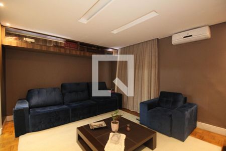 Sala 2 de casa para alugar com 8 quartos, 500m² em Jardim Guedala, São Paulo