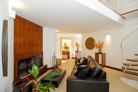 Sala de Lareira de casa à venda com 4 quartos, 1300m² em Jardim das Bandeiras, São Paulo