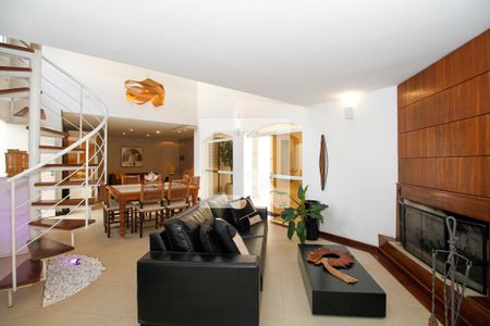 Sala de Lareira de casa à venda com 4 quartos, 1300m² em Jardim das Bandeiras, São Paulo