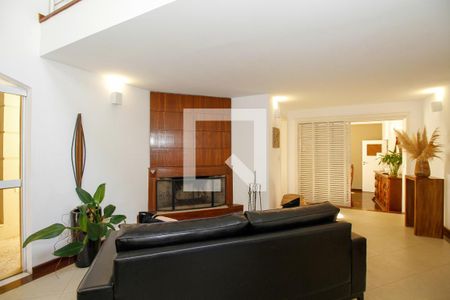 Sala de Lareira de casa à venda com 4 quartos, 1300m² em Jardim das Bandeiras, São Paulo