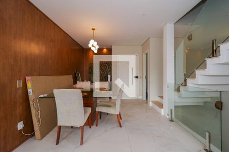 Sala de casa de condomínio para alugar com 4 quartos, 230m² em Jardim Monte Kemel, São Paulo