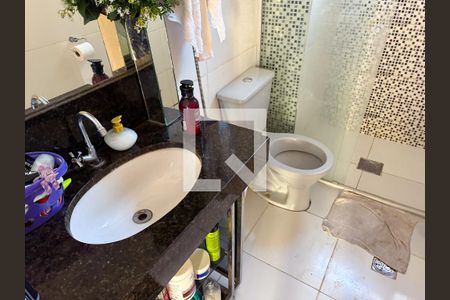 Banheiro de apartamento à venda com 2 quartos, 73m² em Novo Riacho, Contagem