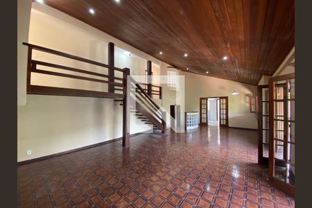 Sala de casa de condomínio à venda com 6 quartos, 704m² em Taquara, Rio de Janeiro