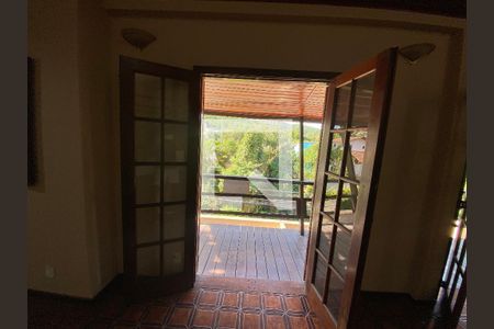 Sala de casa de condomínio à venda com 6 quartos, 704m² em Taquara, Rio de Janeiro