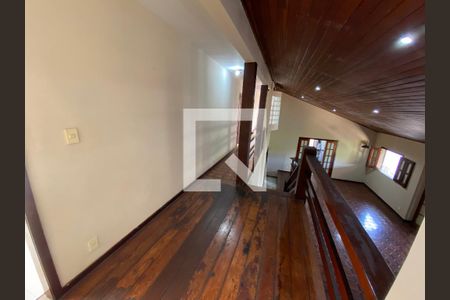 Sala - Mezanino de casa de condomínio à venda com 6 quartos, 704m² em Taquara, Rio de Janeiro