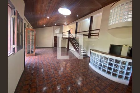 Sala de casa de condomínio à venda com 6 quartos, 704m² em Taquara, Rio de Janeiro