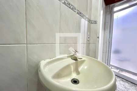 Banheiro de kitnet/studio para alugar com 1 quarto, 24m² em Jardim Oriental, São Paulo