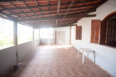 Sacada /Sala de casa à venda com 3 quartos, 400m² em Estrela do Oriente, Belo Horizonte
